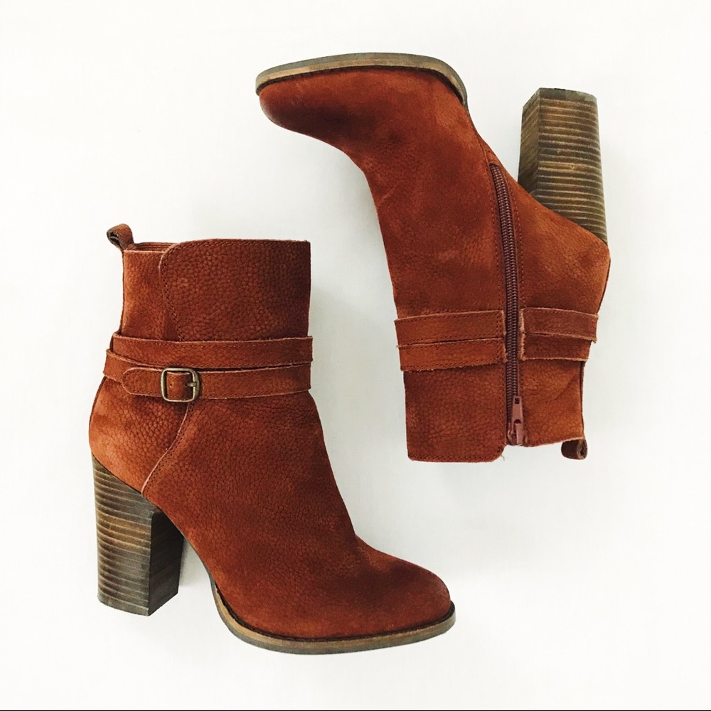 Lucky Brand Latonya Belted Bootie in Russet Nubuck | Size 7.5 - Picture 10 of 13